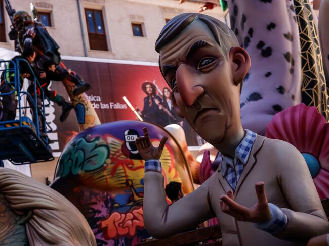 Ninot de Alberto Núñez Feijóo en las Fallas de Valencia 2025