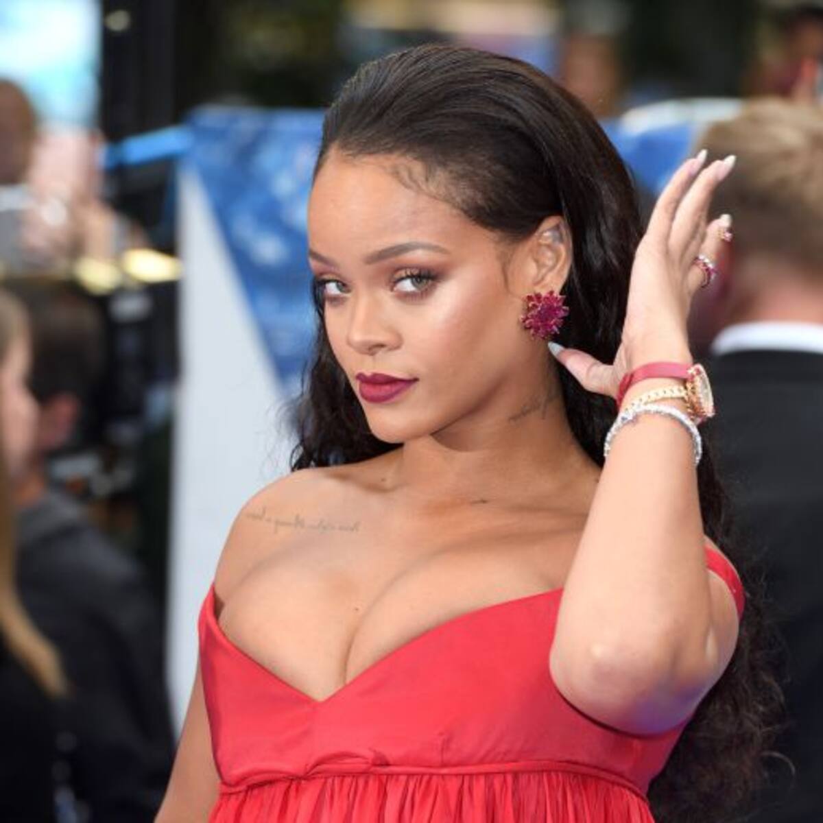 Rihanna estrena exitosa línea de juguetes sexuales