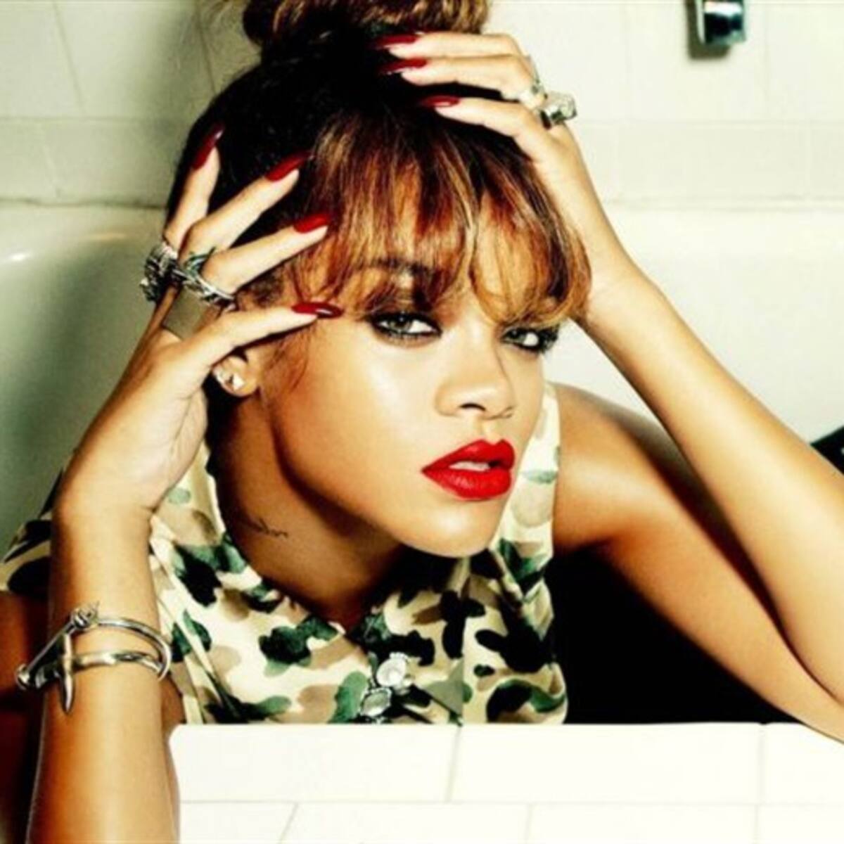 Rihanna mete la pata en Twitter