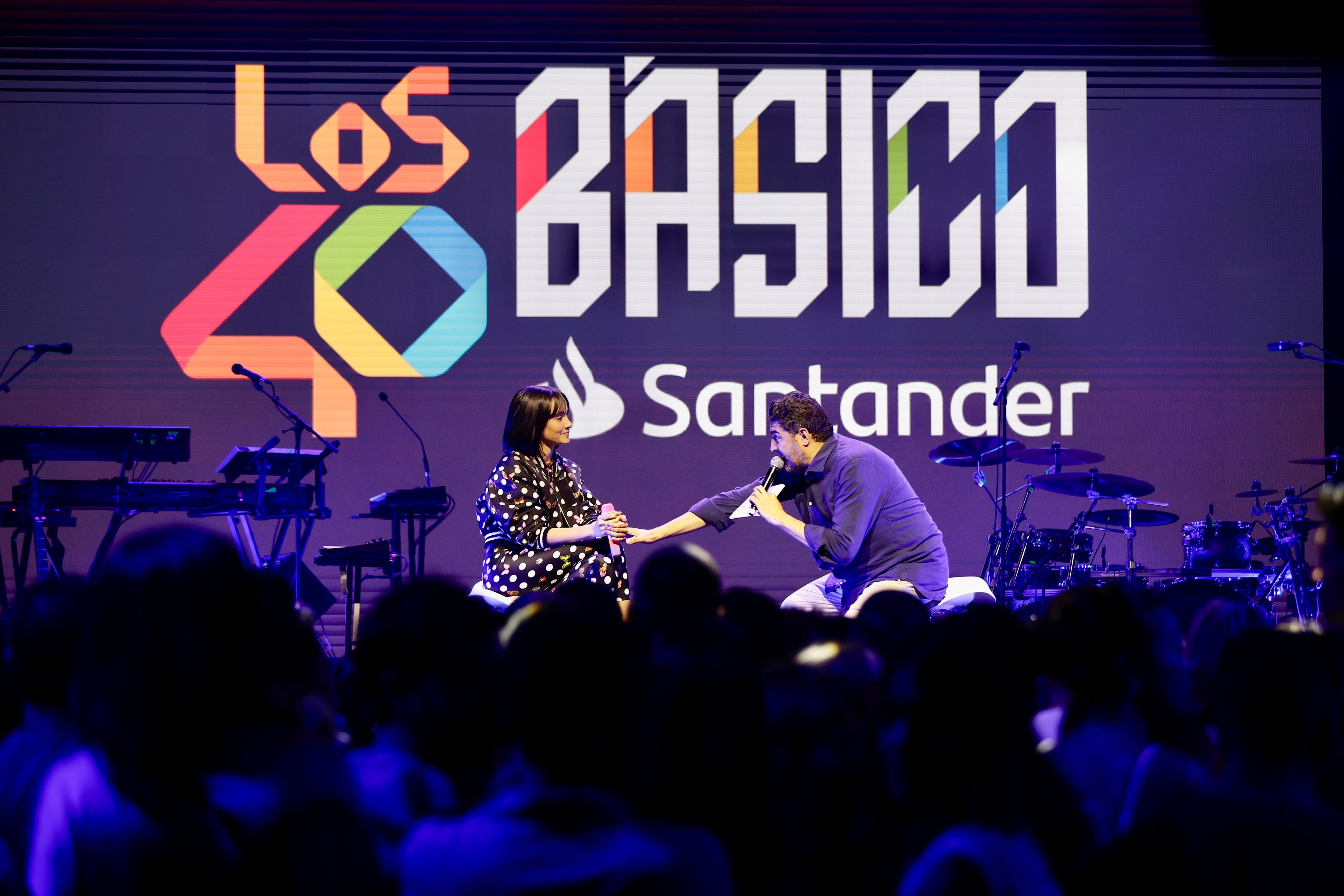 Aitana protagoniza el primero de los conciertos LOS40 Básico Santander de 2023, que tuvo lugar en el Teatro Eslava y estuvo presentado por Tony Aguilar.