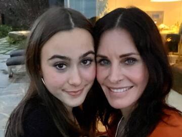 COURTENEY COX SORPRENDE A TODO EL MUNDO BAILANDO CON SU HIJA