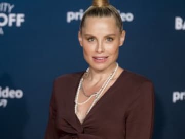 Soraya se quita toda la ropa para mostrar su cuerpo de embarazada y recibe los piropos de Rosa López o Fani