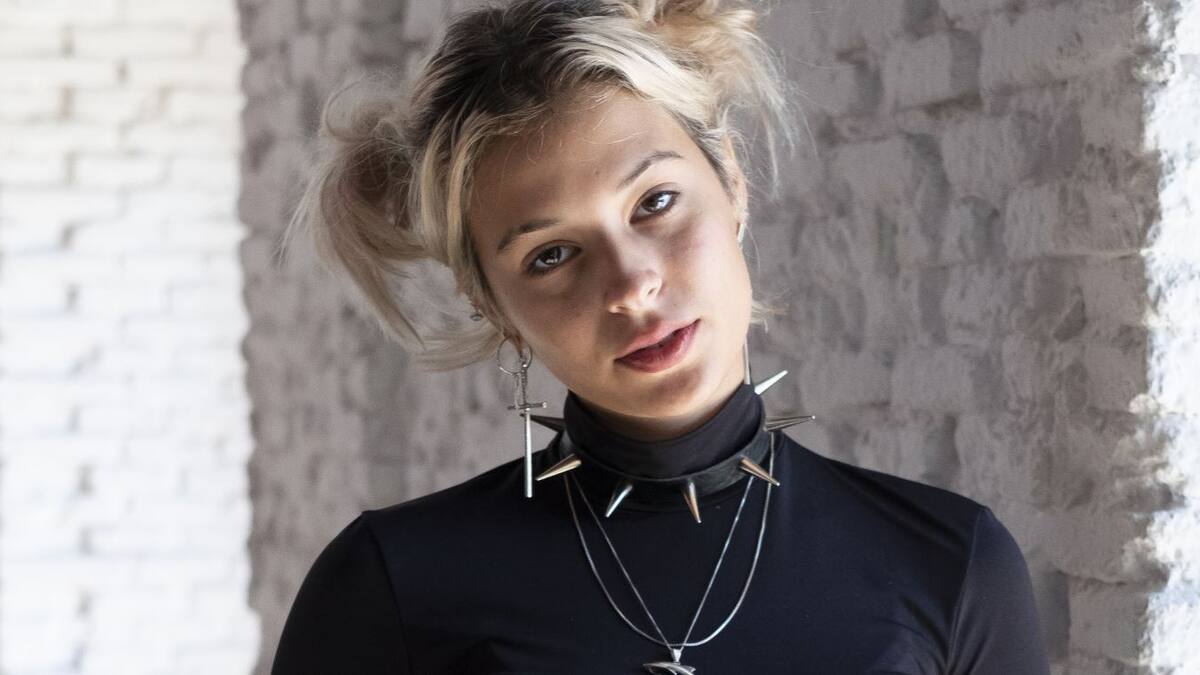 La oda al verano de Dora se llama ‘Te vas’