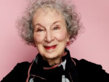 Margaret Atwood: Tras el éxito de ‘El cuento de la criada’, llega en español su otra gran trilogía distópica