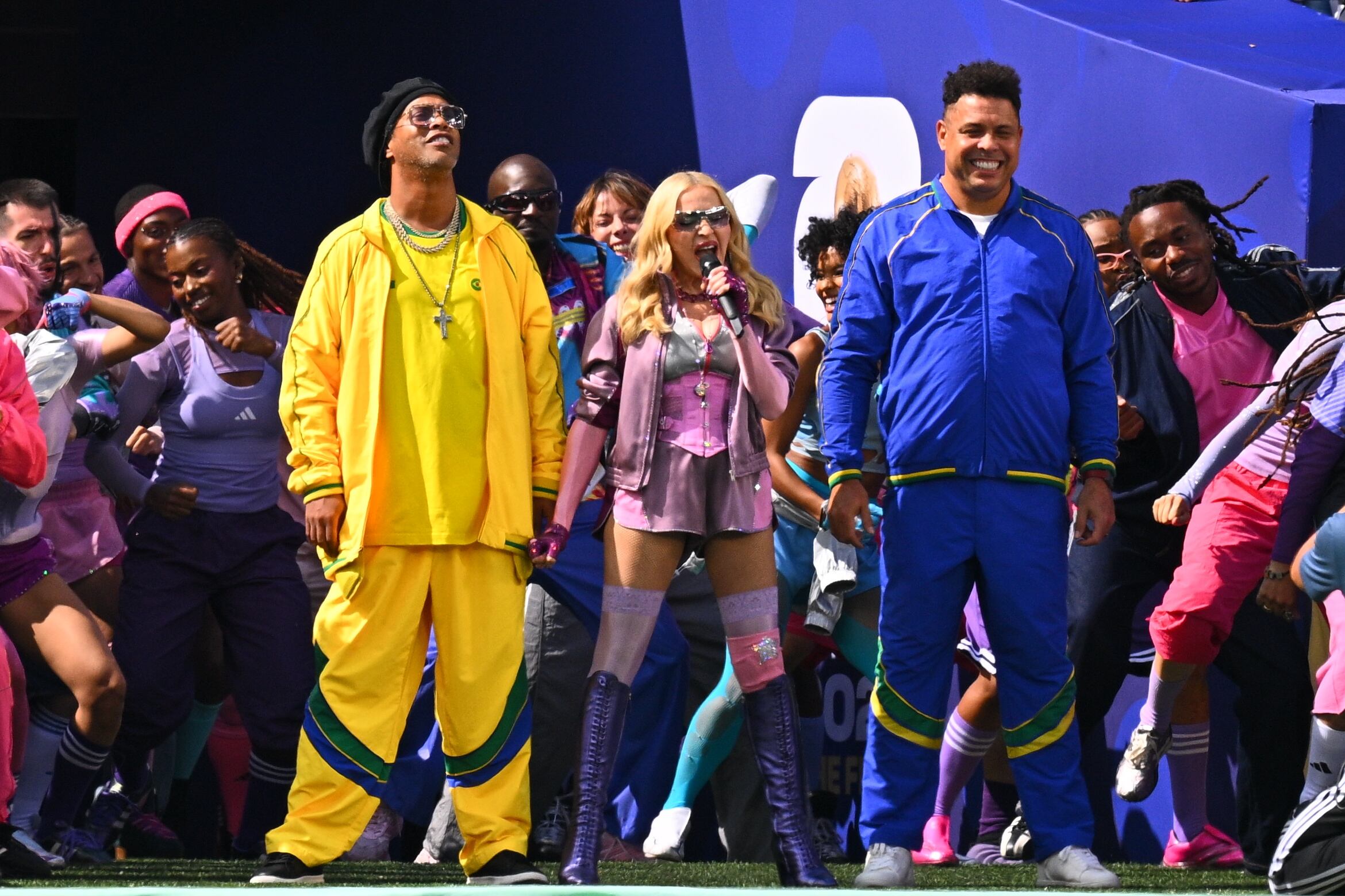 Ronaldinho, Madonna y Ronaldo en la final del Mundial 2026.