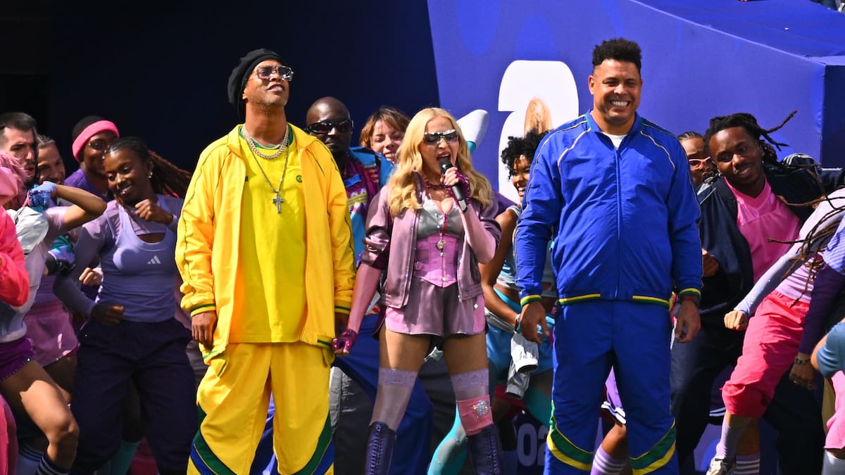 Así fue la aparición de Ronaldinho y Ronaldo en la actuación de Madonna en la final del Mundial