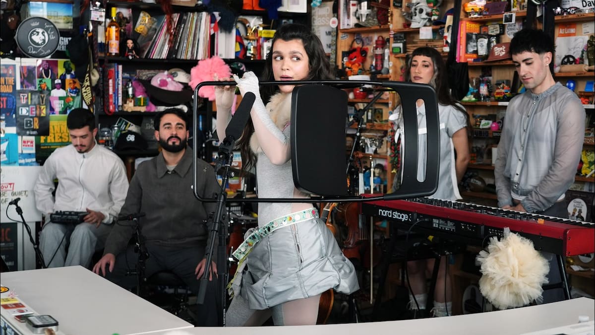 Así ha sido el Tiny Desk de Amaia: sillas plegables como flautas, Lorca y canciones en japonés