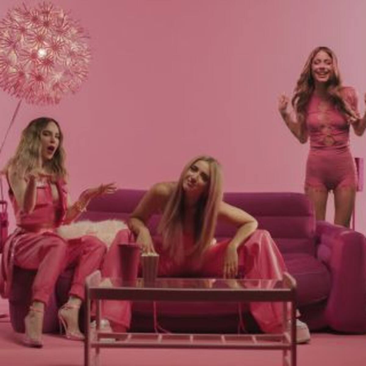 Lola Índigo compartió una versión acústica de "La niña de la escuela"