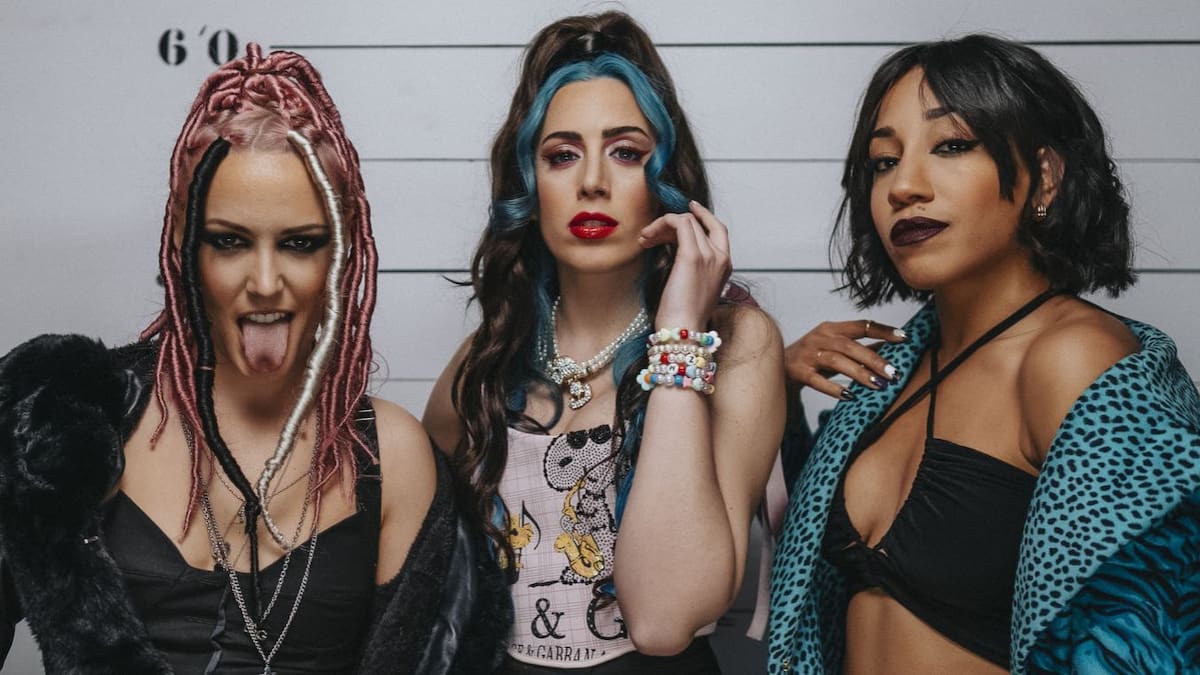 Sweet California anuncia nueva canción como regalo de navidades para todos sus fans