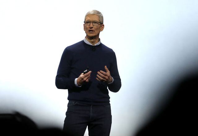 Tim Cook quiere poner en marcha las fábricas de iPhone