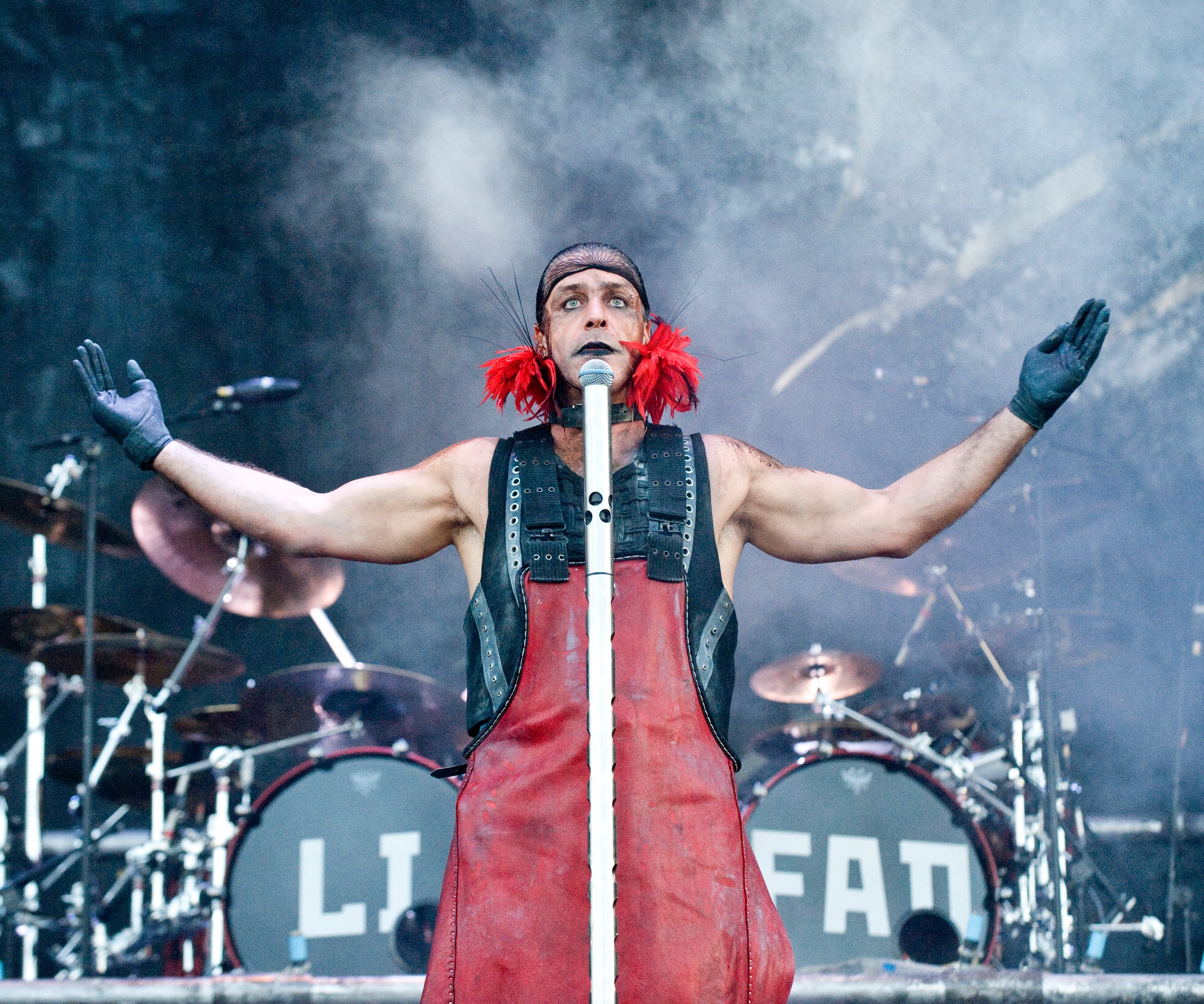 Till Lindemann durante un concierto de Rammstein en Knebworth, Inglaterra, en 2010.