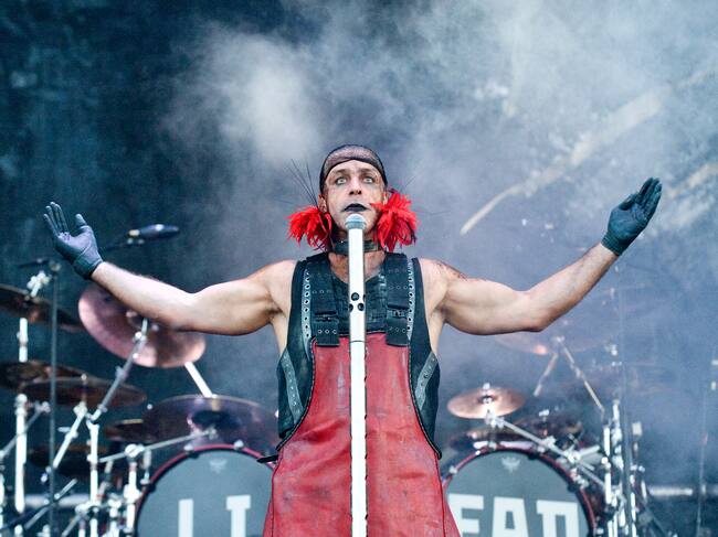 Till Lindemann durante un concierto de Rammstein en Knebworth, Inglaterra, en 2010.