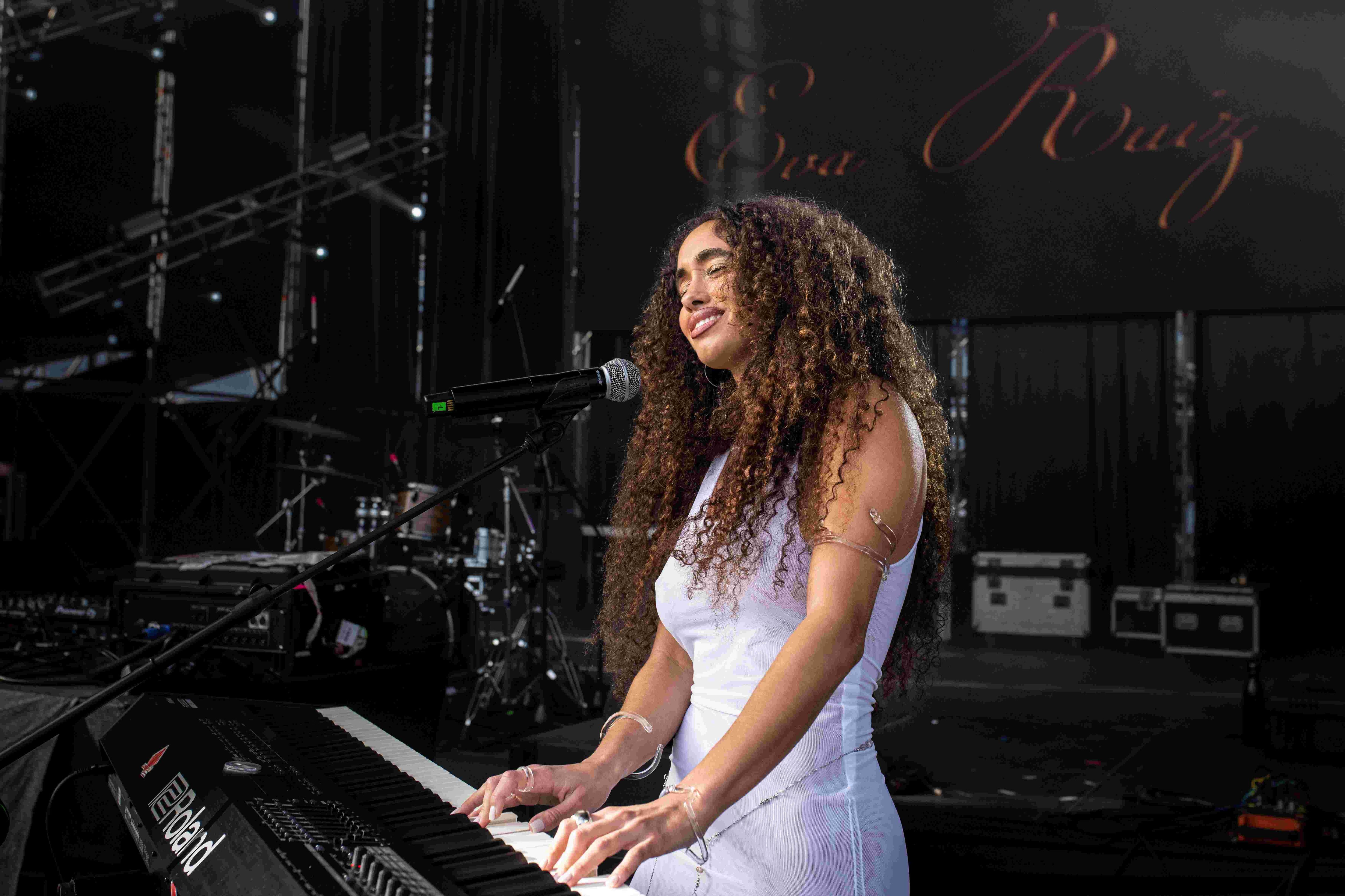 Eva Ruiz en los conciertos de Carnaval de LOS40 Canarias