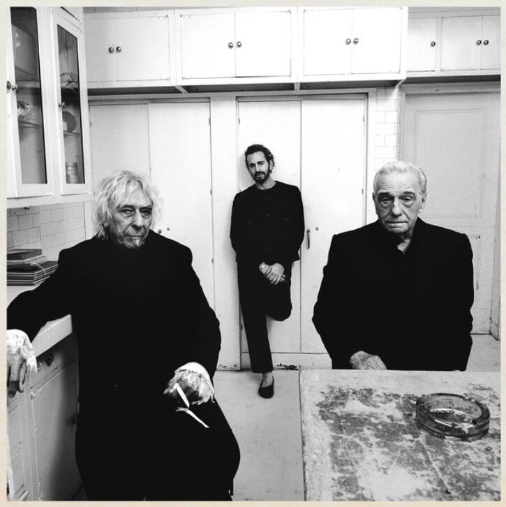 John Cale, Marc Jacobs y Martin Scorsese protagonizan la portada del nuevo álbum de Charli XCX, un guiño a la música, la moda y el cine que dan título a su disco