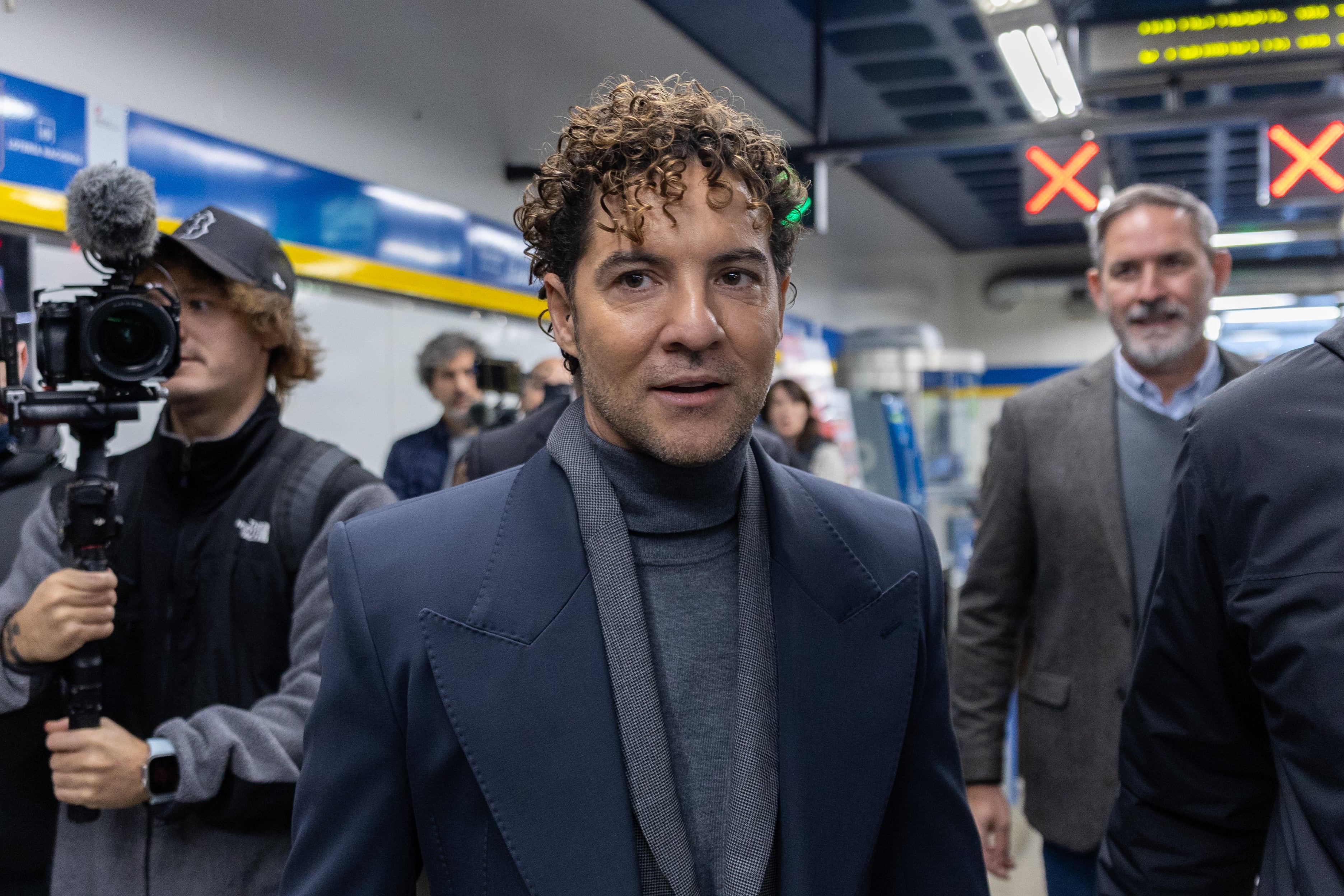 David Bisbal inaugura el metro navideño de Madrid