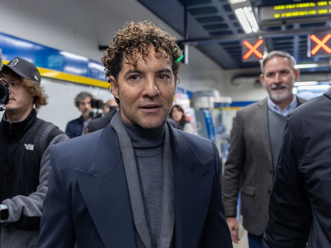 David Bisbal inaugura el metro navideño de Madrid