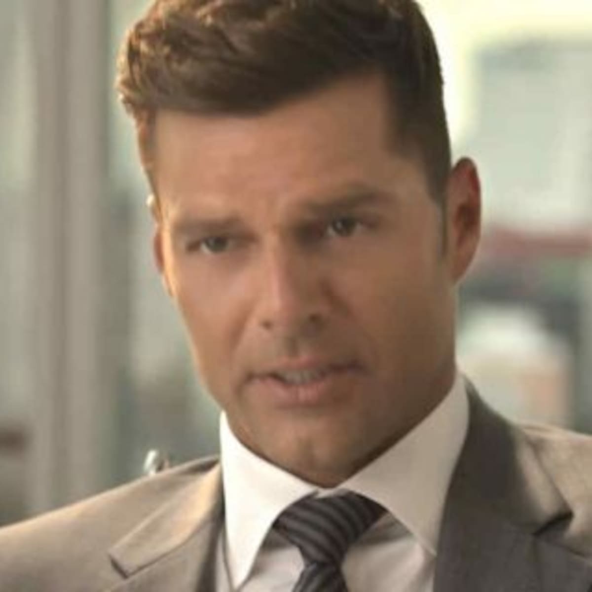 Ricky Martin se convierte en Christian Grey