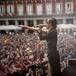 Chanel desata la euforia en una Plaza Mayor de Madrid que se llenó de clásicos