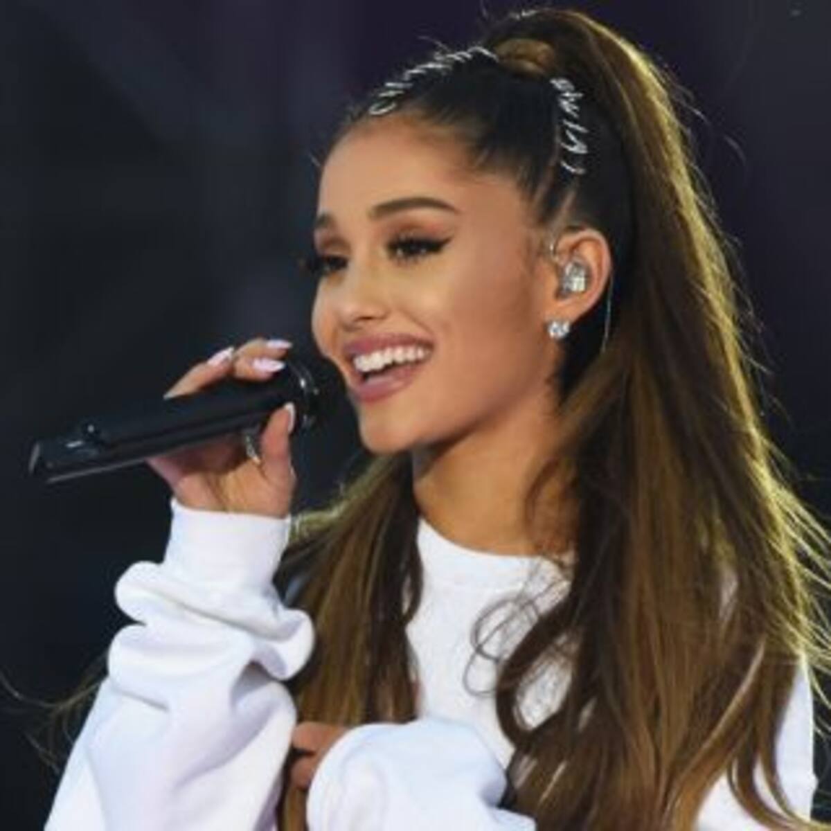 El nuevo tatuaje de Ariana Grande: ¿A quién se lo dedicó?