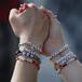 Así nace la tradición de las pulseras de la amistad de Taylor Swift