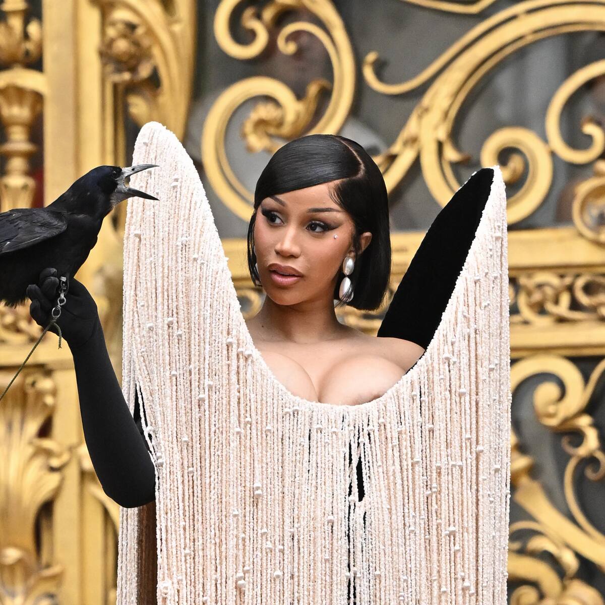 Cardi B, demandada por el micrófono que lanzó a una fan en Las Vegas