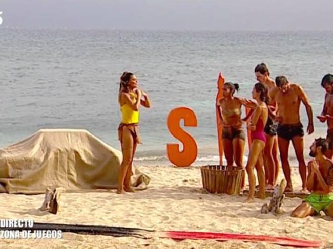 Los concursantes reciben la amonestación