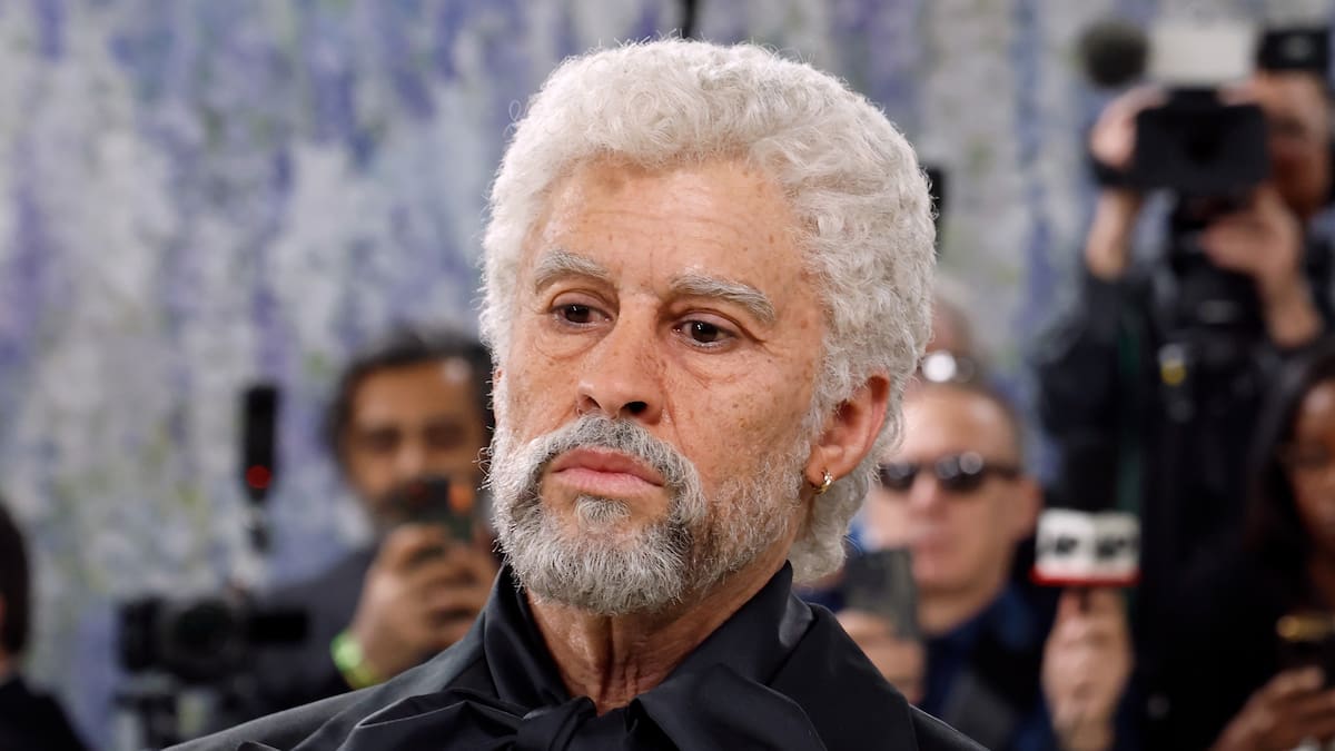 Bad Bunny, irreconocible en la MET Gala 2026: vestido con firma española y maquillaje de ''53 años''