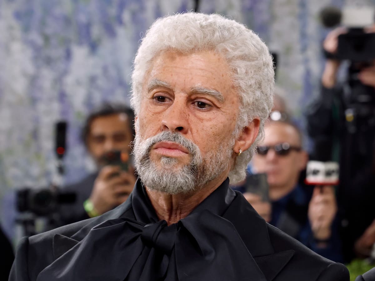 Bad Bunny, irreconocible en la MET Gala 2026: vestido con firma española y maquillaje de ''53 años''