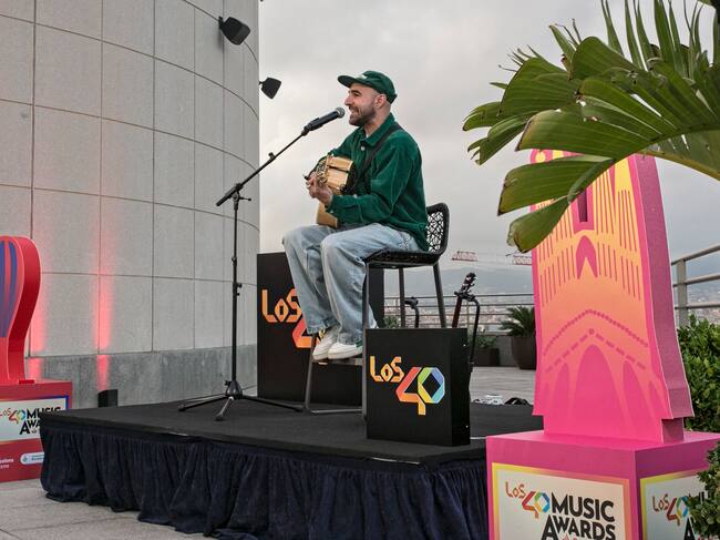 “Muchas gracias por uniros a estas locuras. Gracias por escuchar la música y gracias porque por vuestra culpa hoy estoy aquí arriba. Los culpables sois vosotros, gracias por ser parte de esta historia. Me siento siempre muy eufórico, pero siempre siento que estoy en mi lugar paraíso porque siento mucha Libertad” confesó antes de empezar su último tema.