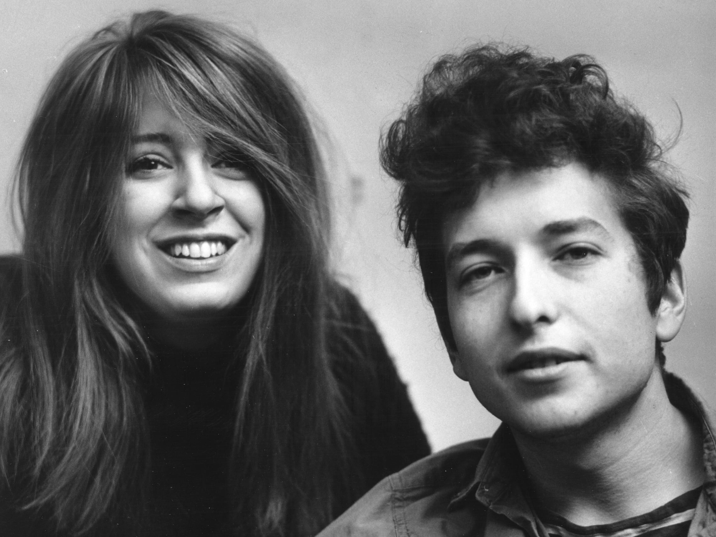 Bob Dylan y su novia, Suze Rotolo, en 1961. / Michael Ochs Archives/Getty