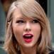 Taylor Swift celebra las fiestas vestida de duende