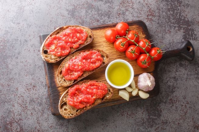 Pan con tomate.