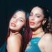Emilia y Tini cruzan la pasarela de los dosmil para cantar 'La_Original.mp3'