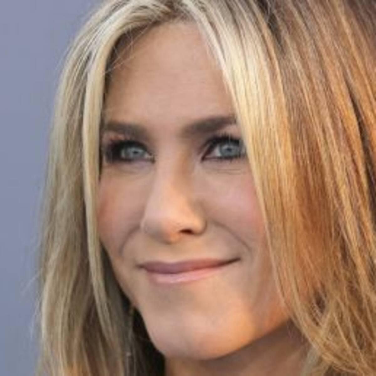 El escote infartante de Jennifer Aniston