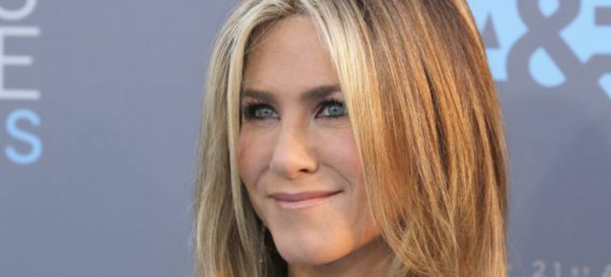 El escote infartante de Jennifer Aniston