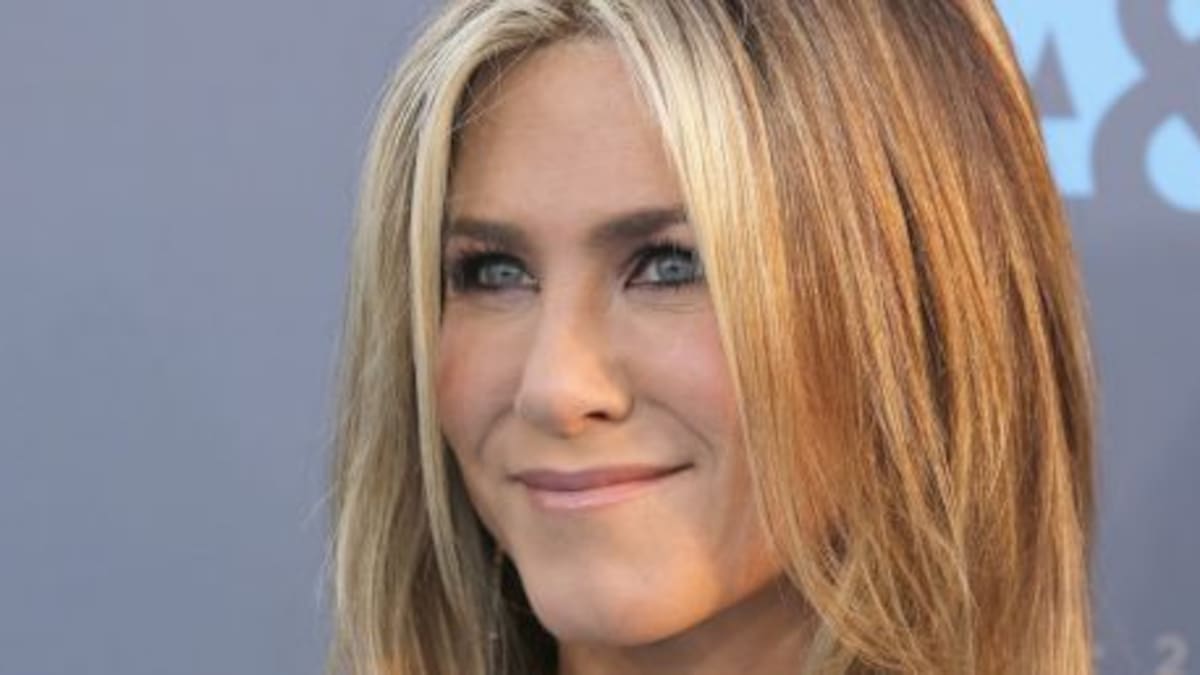 El escote infartante de Jennifer Aniston