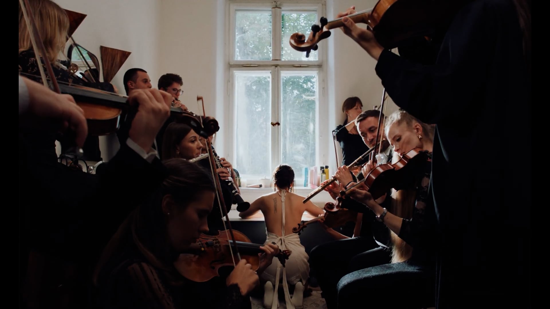 Plano número 10 del videoclip de &#039;Berghain&#039;