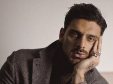 Michele Morrone presenta ‘Dark Room’ en un concierto virtual y exclusivo