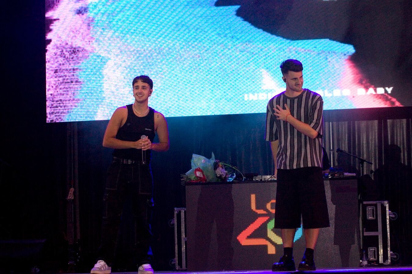 Los hermanos canarios también interpretaron una cover de 'Andas en mi cabeza', una de sus primeras versiones en YouTube. ¡Momentazo!