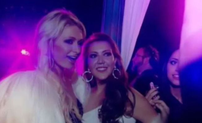 Patricia Donoso y Paris Hilton posan juntas en &#039;Hijos de papá&#039;. 