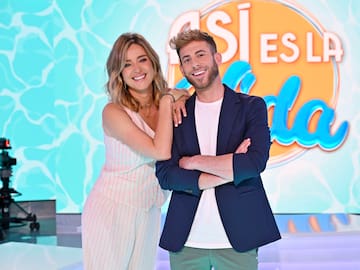 Sandra Barneda se sorprende al enterarse, en directo, de que uno de sus colaboradores le hizo fotos robadas en Formentera