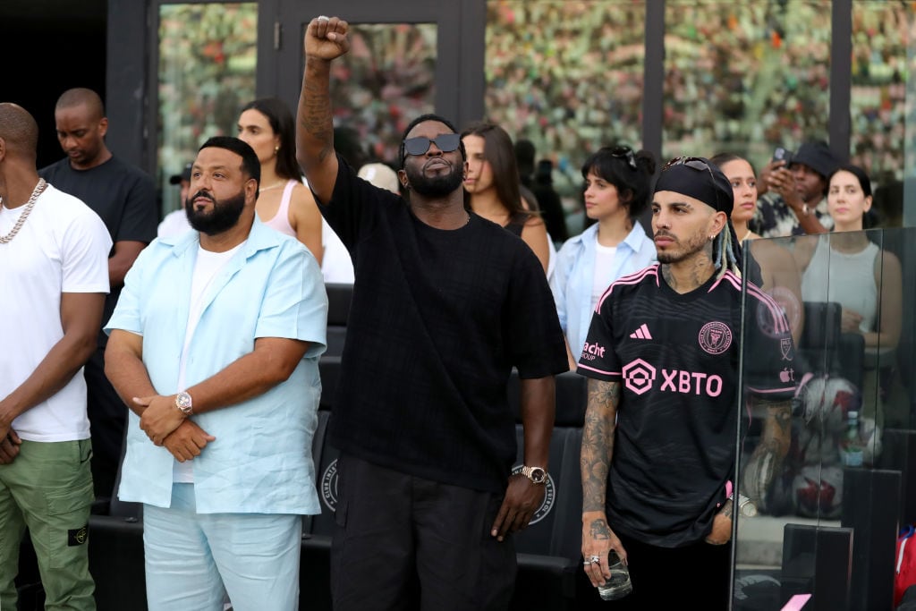 Diddy y Rauw Alejadro en un partido del Inter de Miami en julio de 2023 / Getty Images