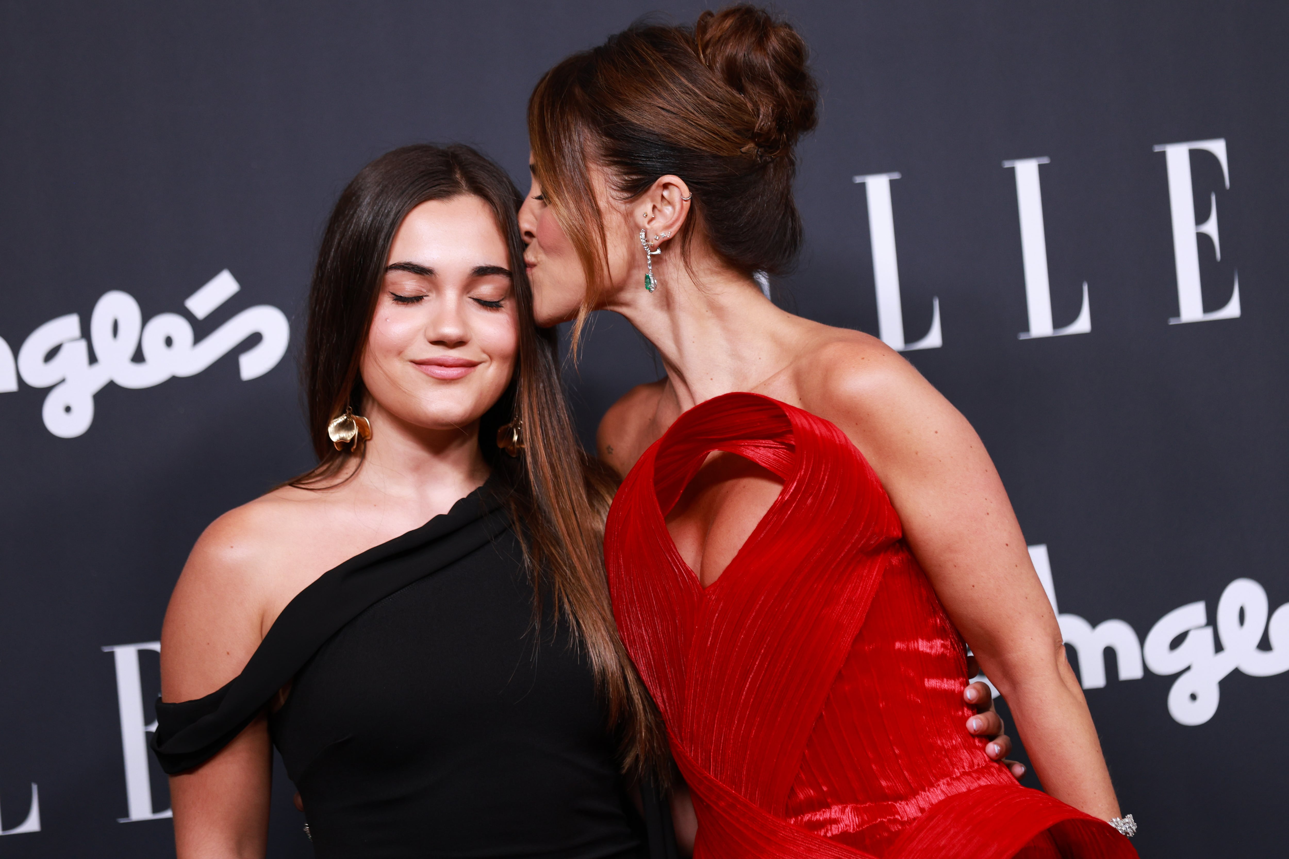 Paula Echevarría acompaña a su hija, Daniella Bustamante, en su primera alfombra roja que ha tenido lugar en los ELLE Style Awards 2025.