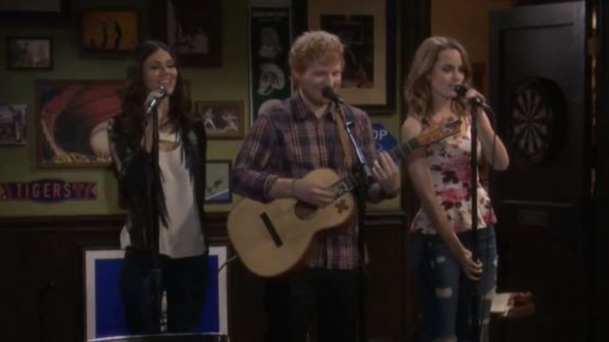 Ed Sheeran aparece en la tele y canta un cover de Britney Spears