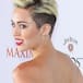 El precioso detalle de Miley Cyrus con un niño que vendía sus juguetes para ir a uno de sus conciertos