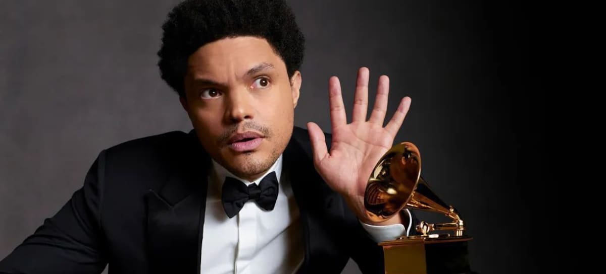 Trevor Noah con un Grammy