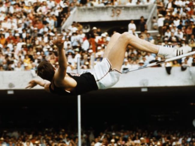 Dick Fosbury en las Olimpiadas de 1968.