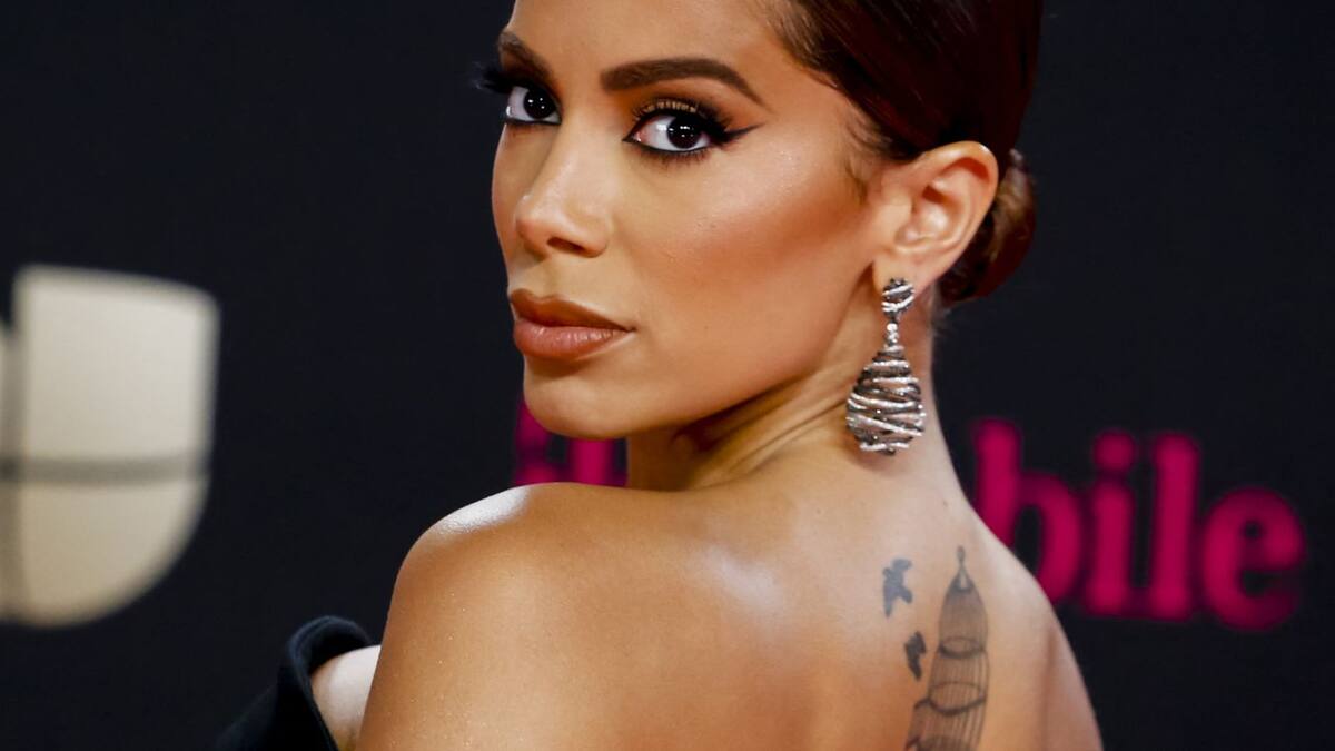 Britney Spears, Jon Kortajarena, Anitta y Hilary Duff revolucionan Instagram quitándoselo todo