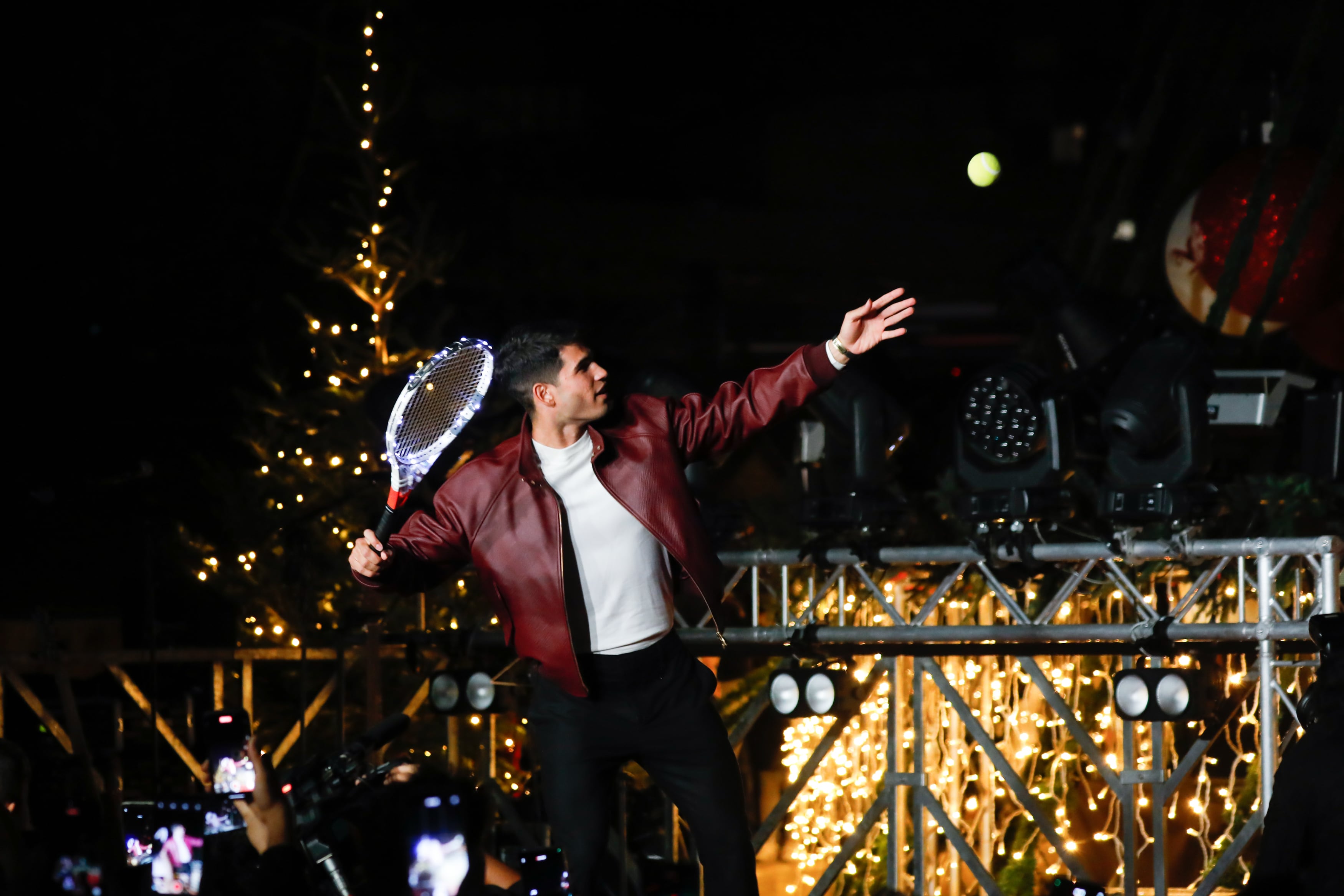 Carlos Alcaraz durante el encendido de el Gran Árbol de Navidad en Murcia en la Plaza Circular el 9 de diciembre de 2023.