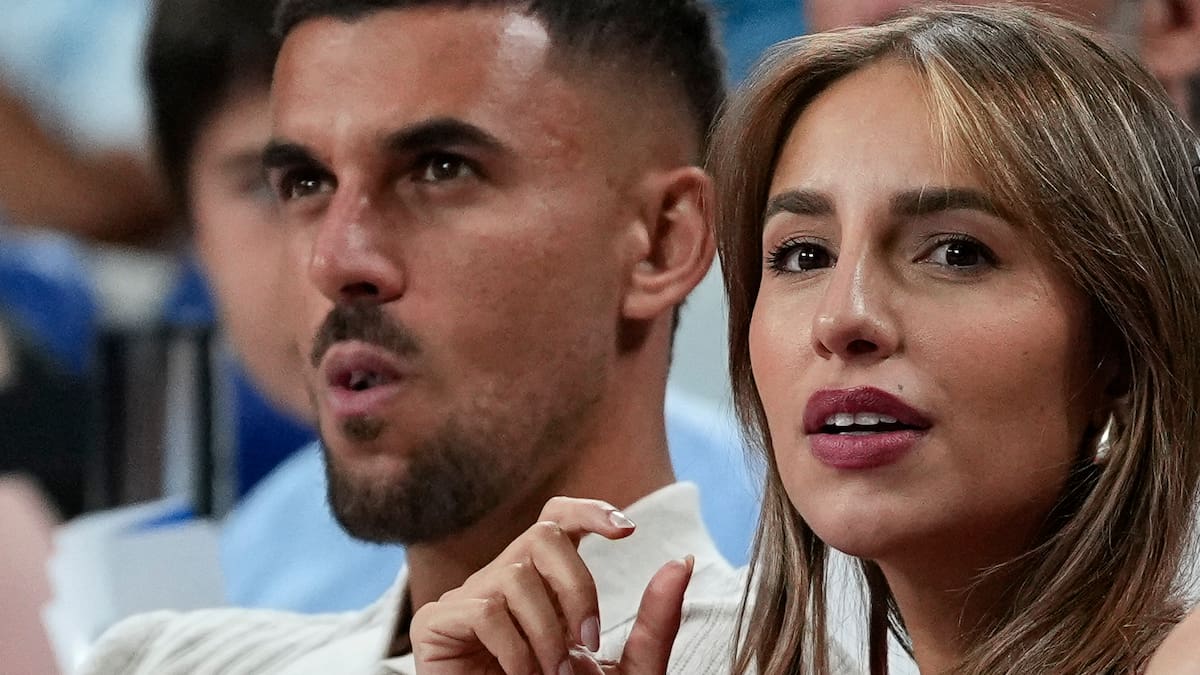 Joan Manuel Serrat será bisabuelo: Luna Serrat y Dani Ceballos anuncian su embarazo gemelar